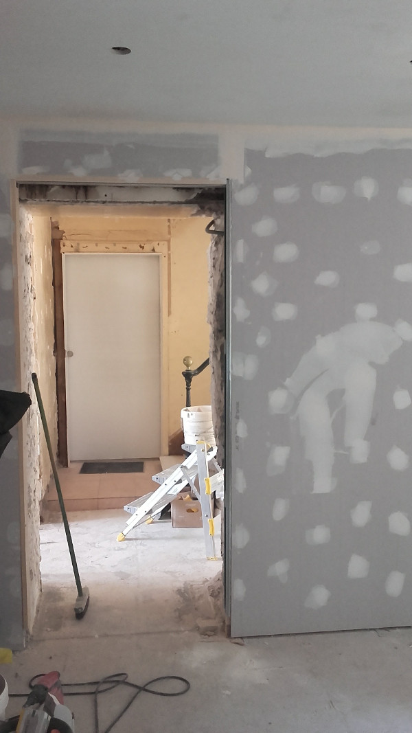 Pose d'une porte à galandage